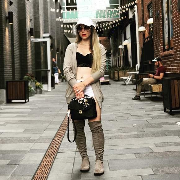 Meet your Posher, Scarlett - Picture 3 of 8